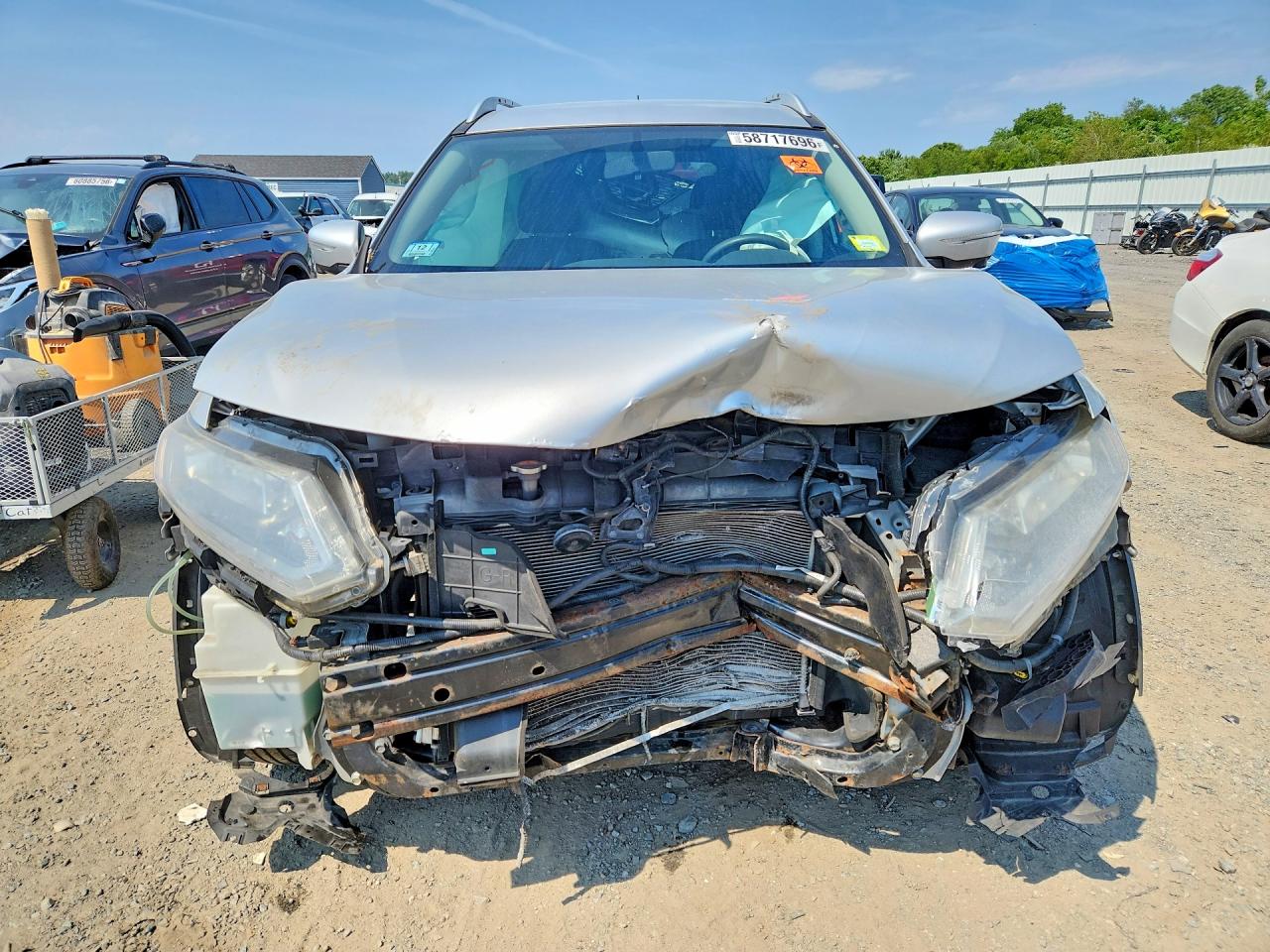 2015 Nissan Rogue Sv Silver vin: KNMAT2MV9FP515284