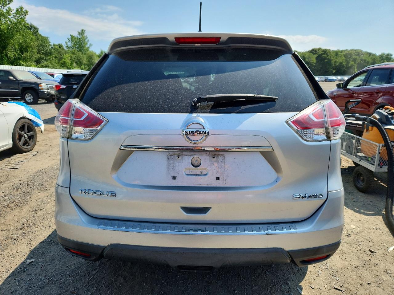 2015 Nissan Rogue Sv Silver vin: KNMAT2MV9FP515284