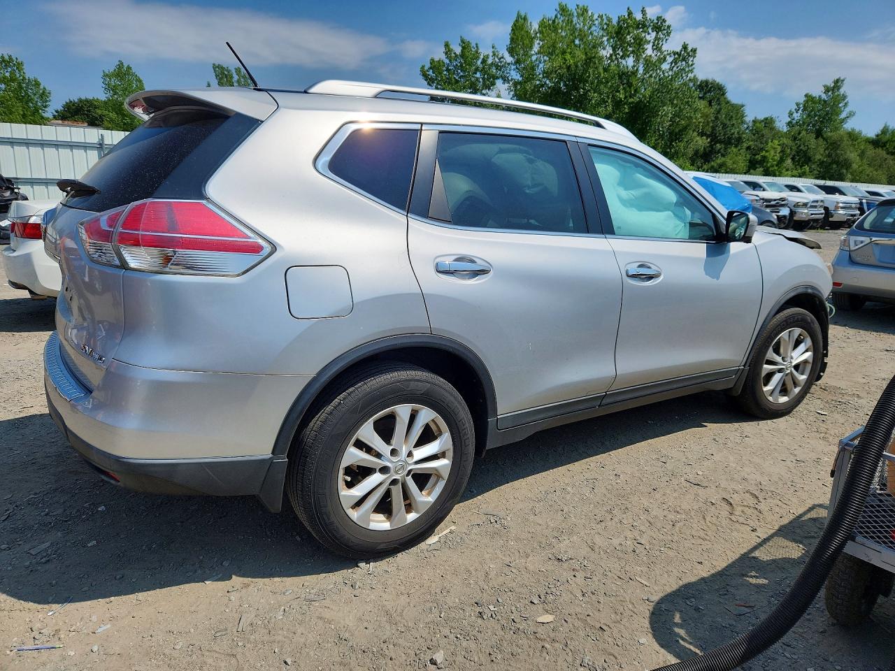 2015 Nissan Rogue Sv Silver vin: KNMAT2MV9FP515284