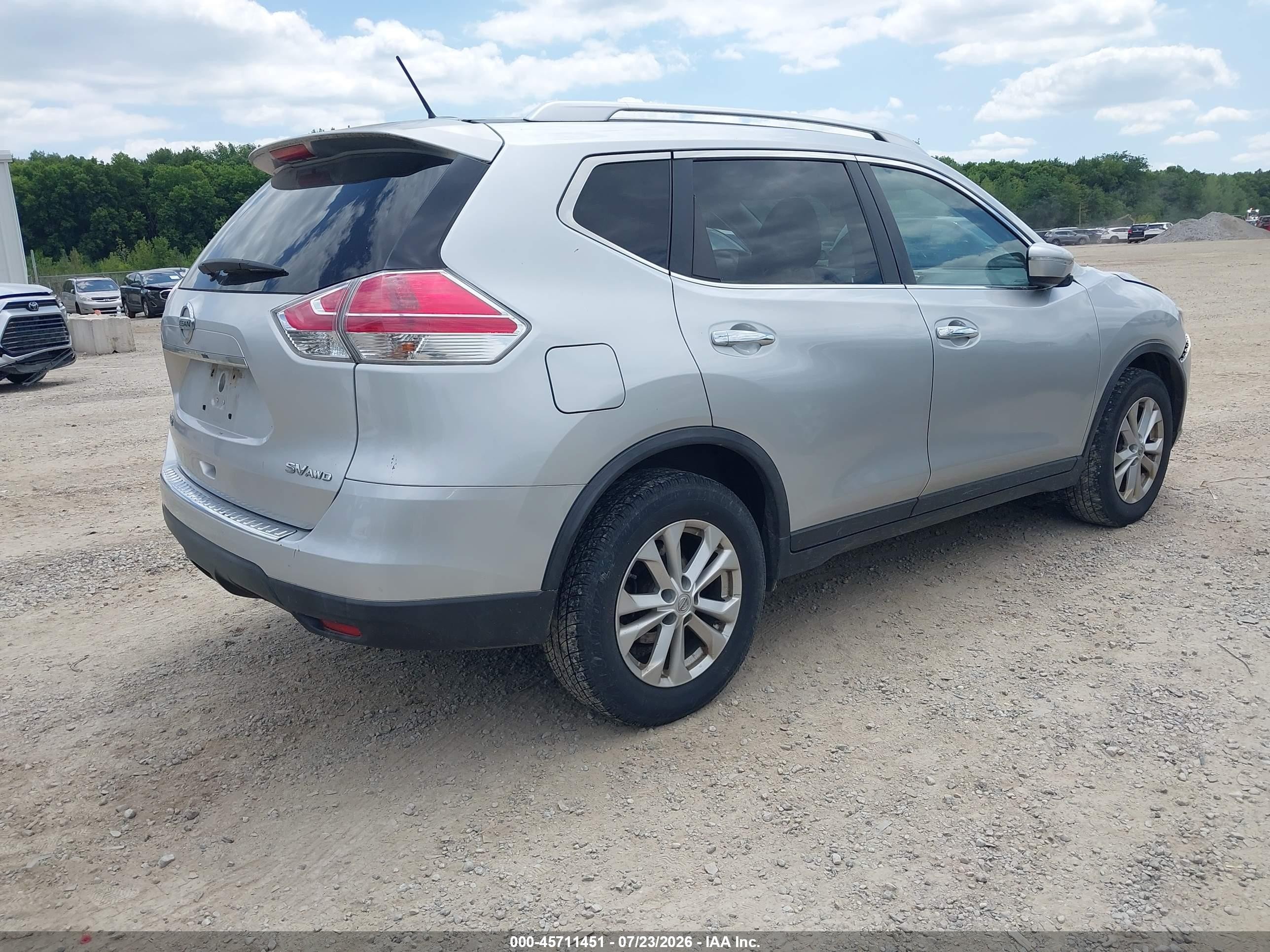 2015 Nissan Rogue Sv Silver vin: KNMAT2MV9FP538452