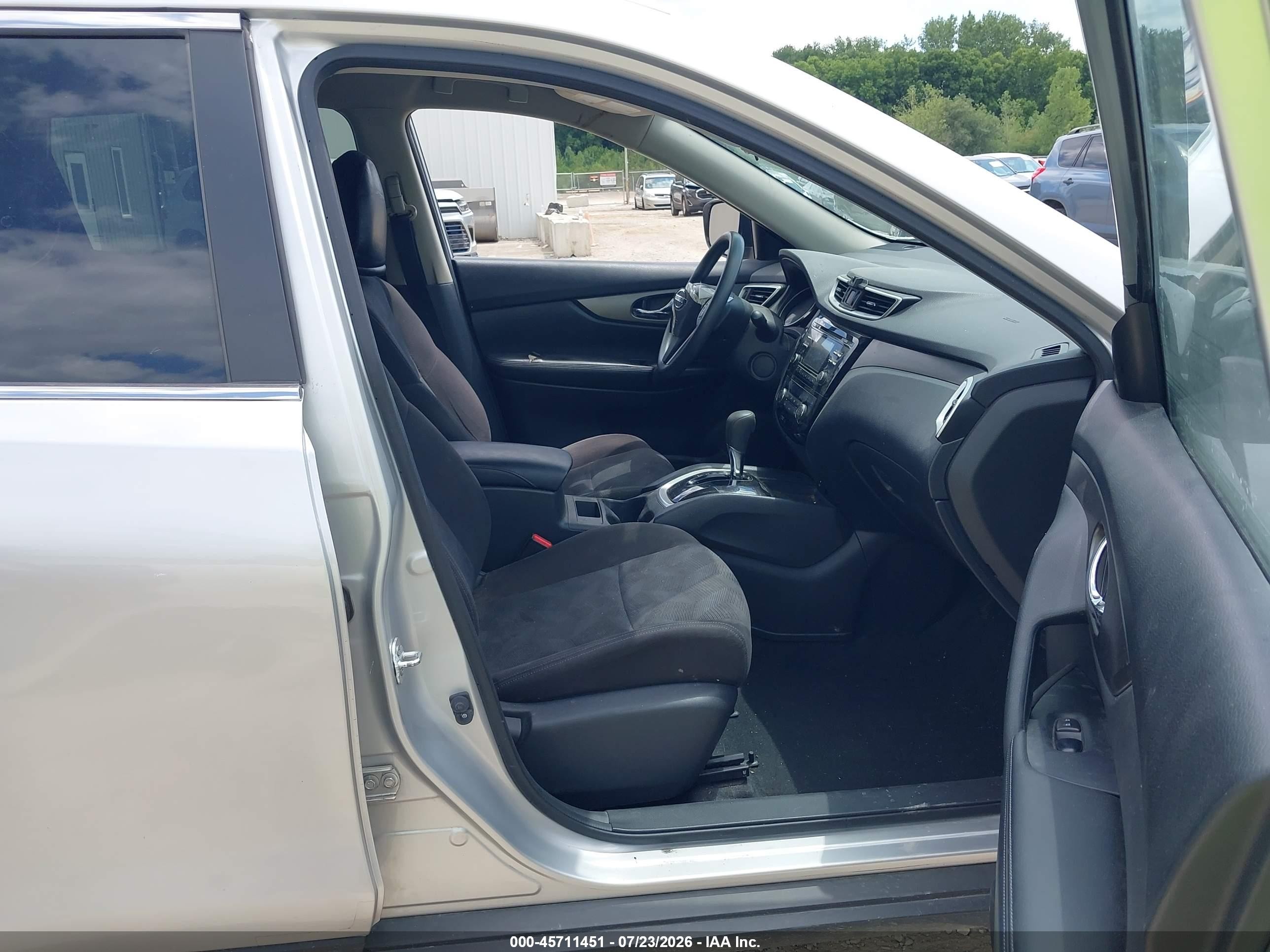 2015 Nissan Rogue Sv Silver vin: KNMAT2MV9FP538452