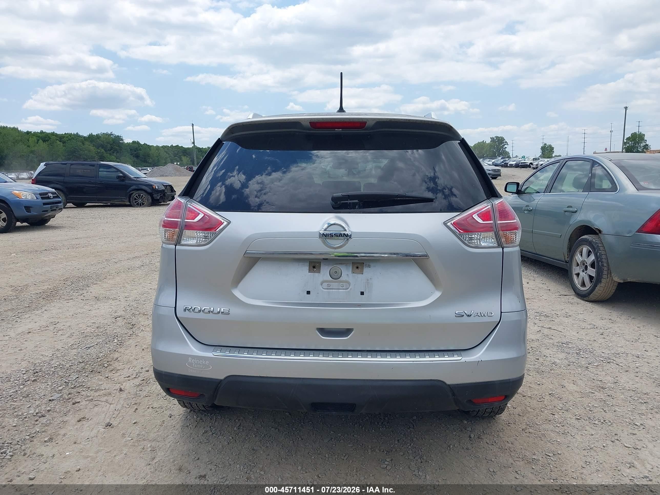 2015 Nissan Rogue Sv Silver vin: KNMAT2MV9FP538452