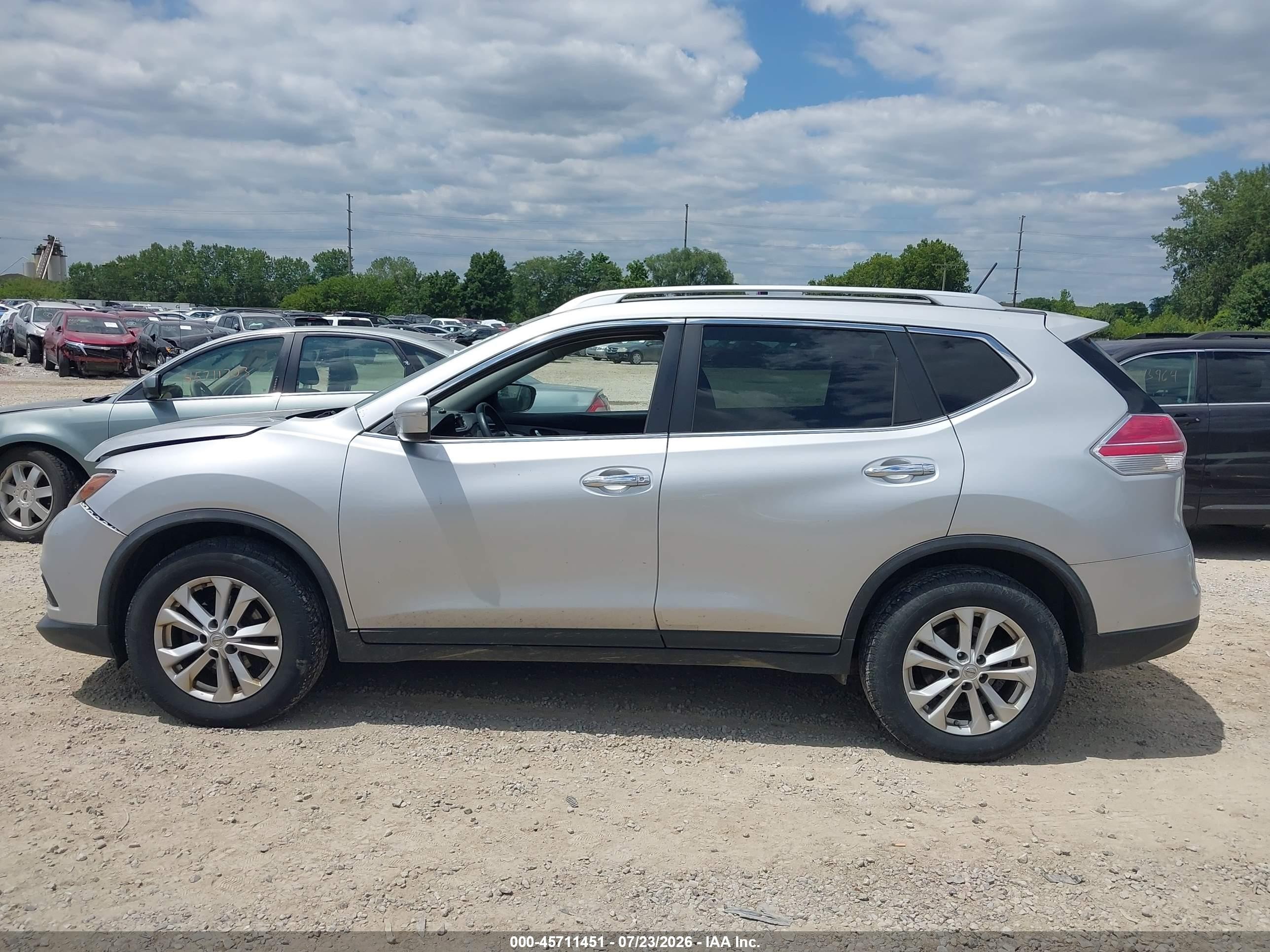 2015 Nissan Rogue Sv Silver vin: KNMAT2MV9FP538452