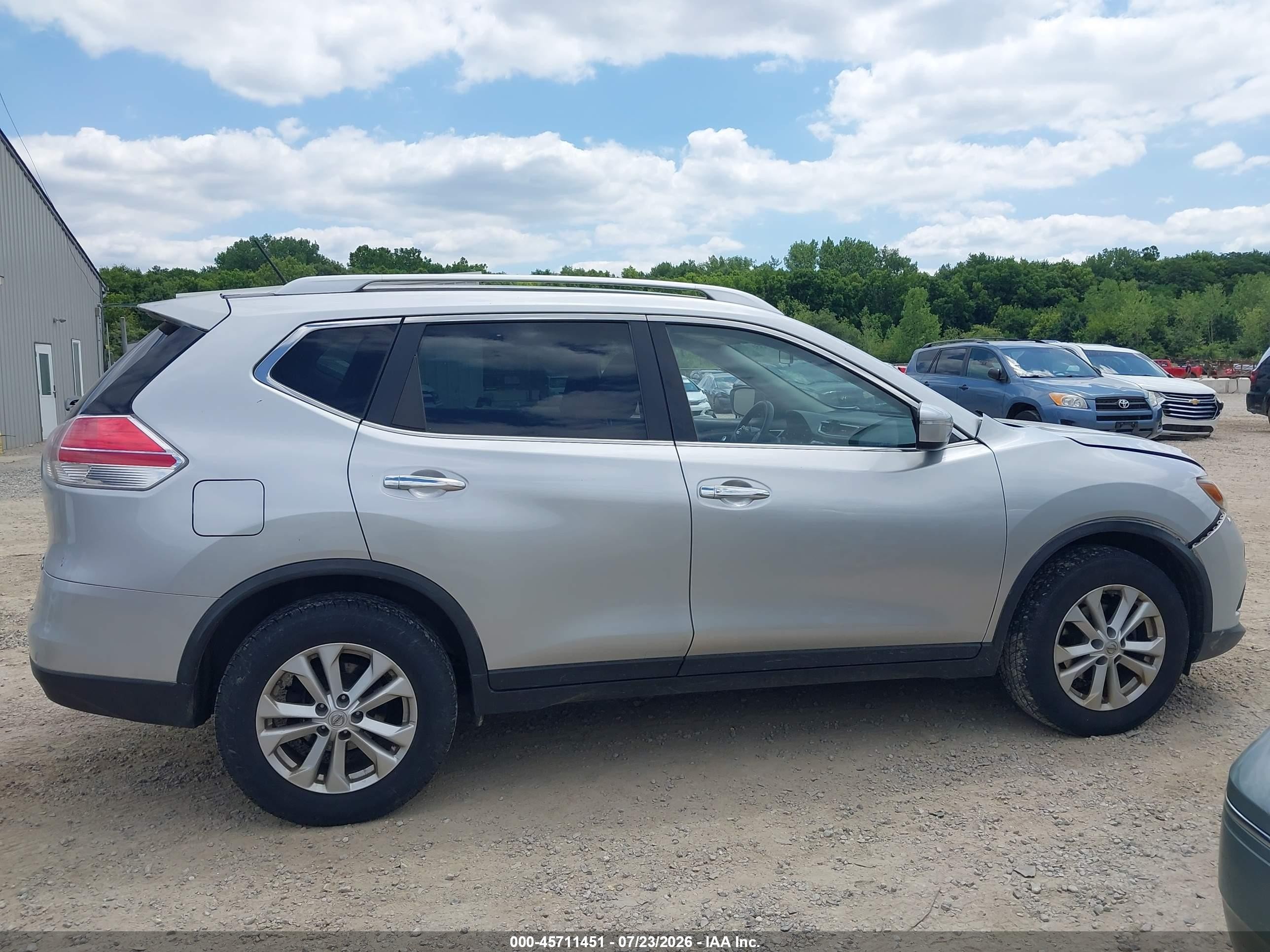 2015 Nissan Rogue Sv Silver vin: KNMAT2MV9FP538452
