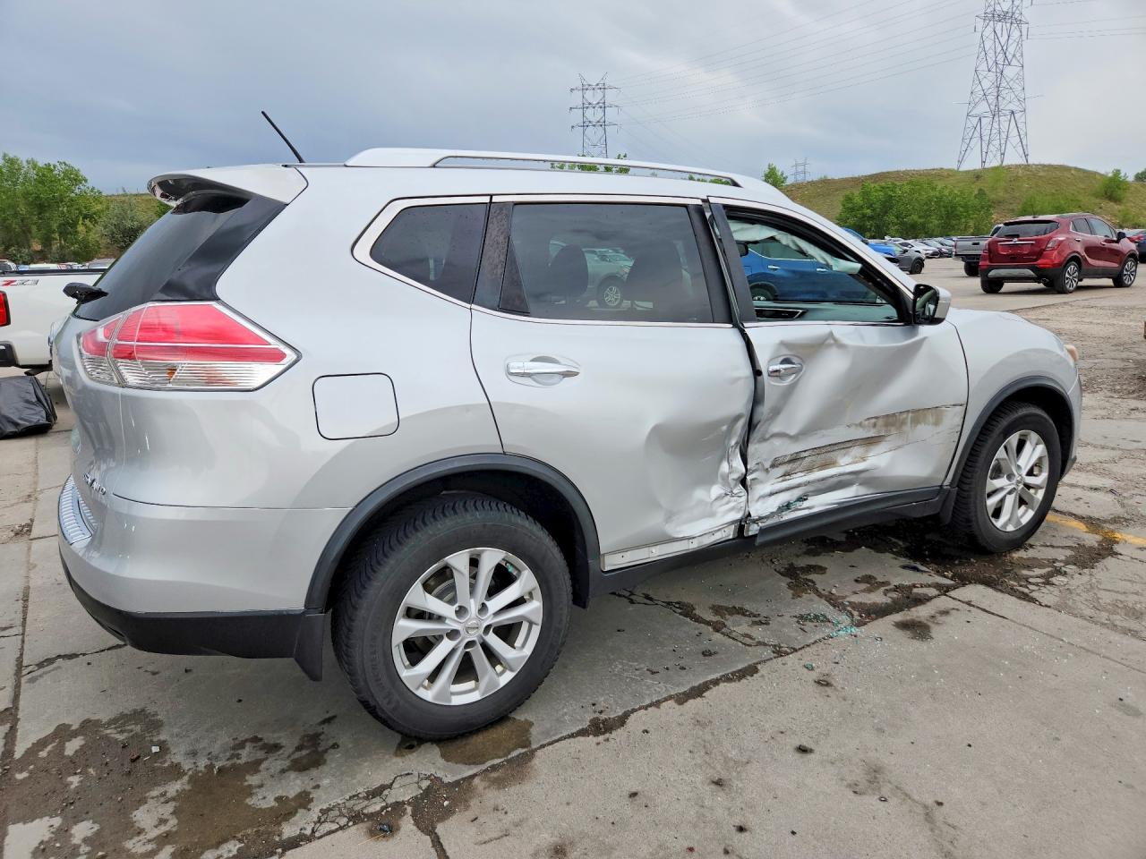 2015 Nissan Rogue Sv Silver vin: KNMAT2MV9FP555428