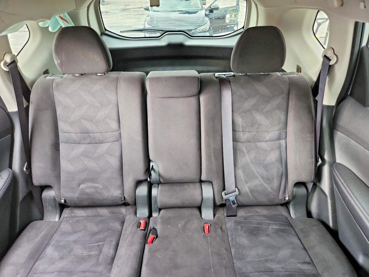 2015 Nissan Rogue Sv Silver vin: KNMAT2MV9FP555428