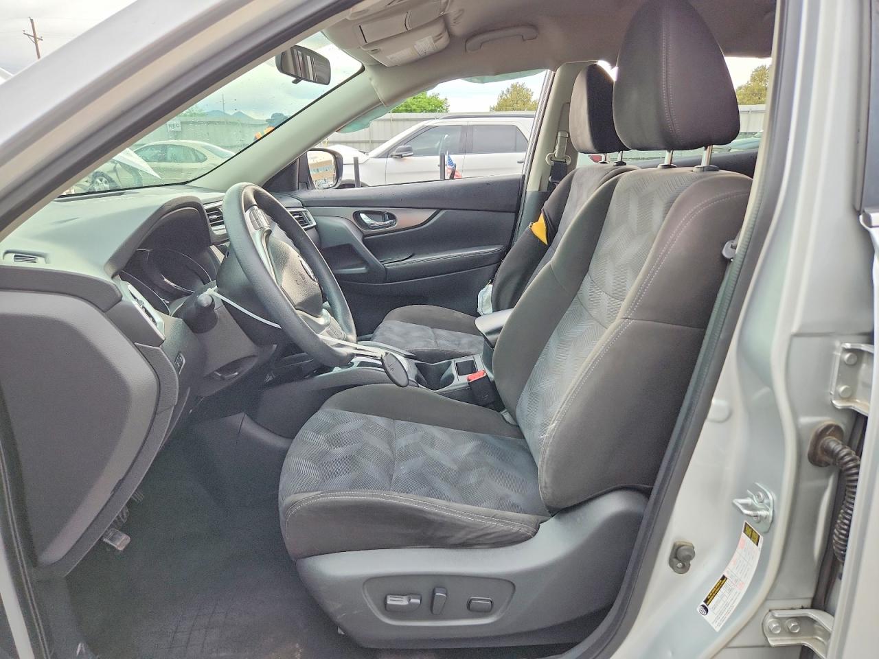 2015 Nissan Rogue Sv Silver vin: KNMAT2MV9FP555428