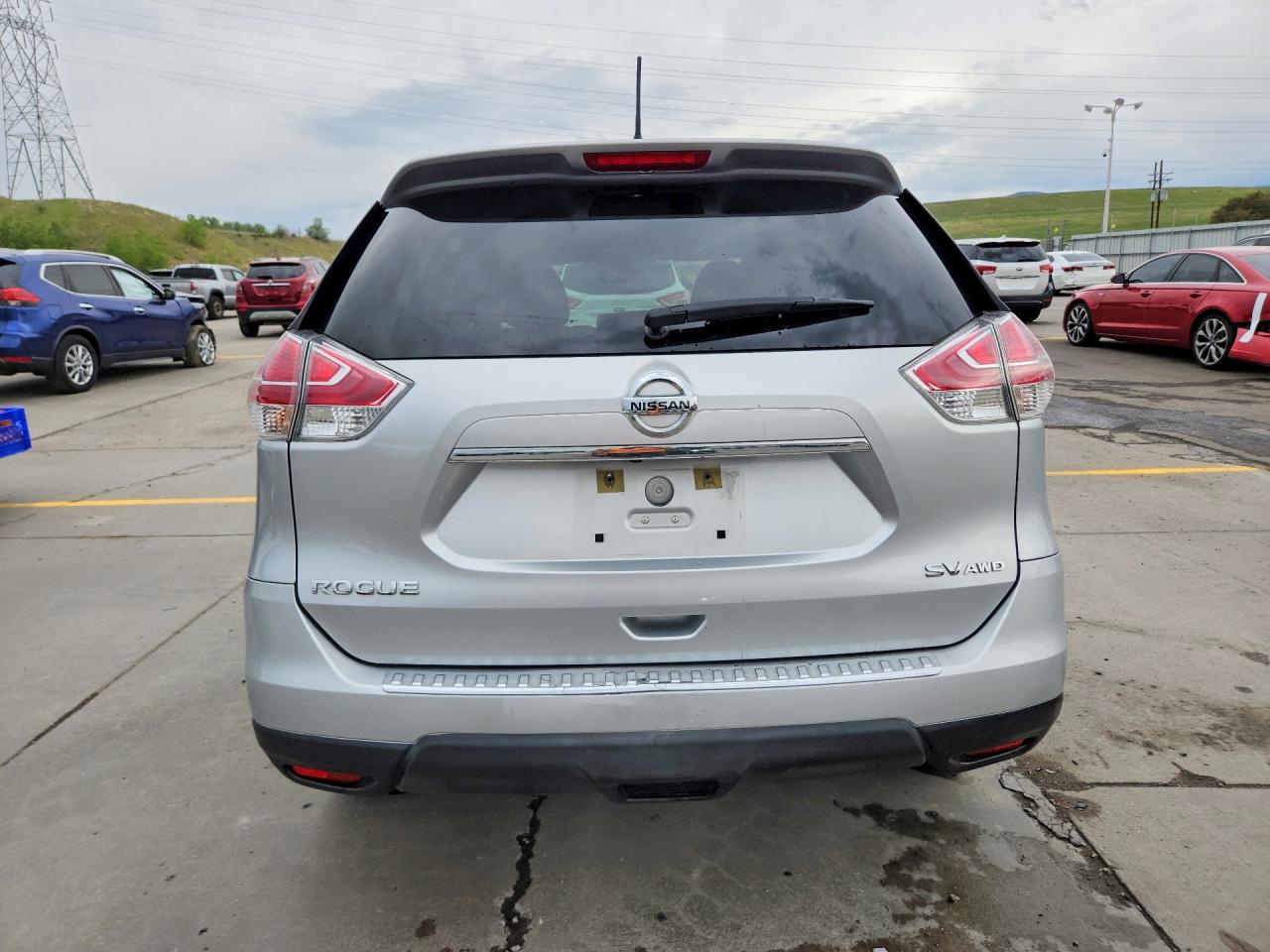 2015 Nissan Rogue Sv Silver vin: KNMAT2MV9FP555428