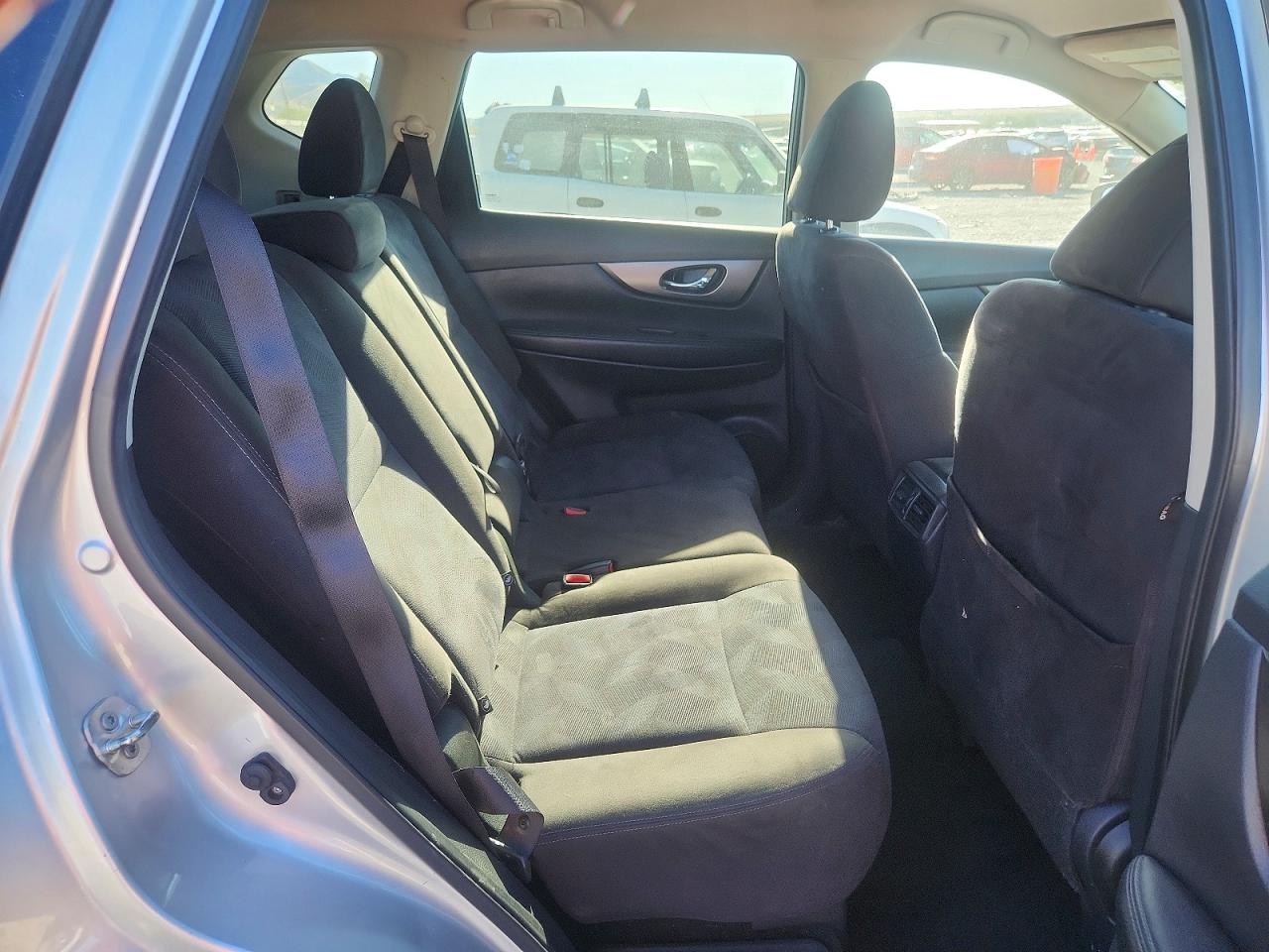2015 Nissan Rogue Sv Silver vin: KNMAT2MV9FP569880