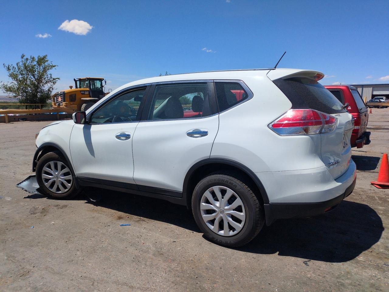 2015 Nissan Rogue S White vin: KNMAT2MV9FP580135