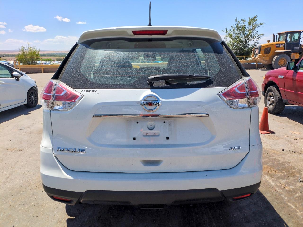 2015 Nissan Rogue S White vin: KNMAT2MV9FP580135