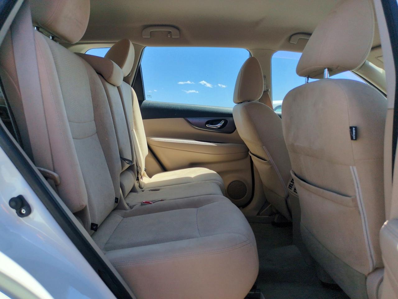 2015 Nissan Rogue S White vin: KNMAT2MV9FP580135