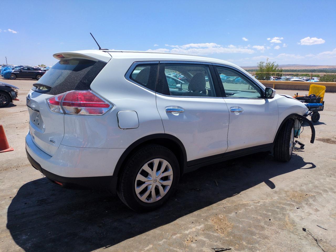 2015 Nissan Rogue S White vin: KNMAT2MV9FP580135