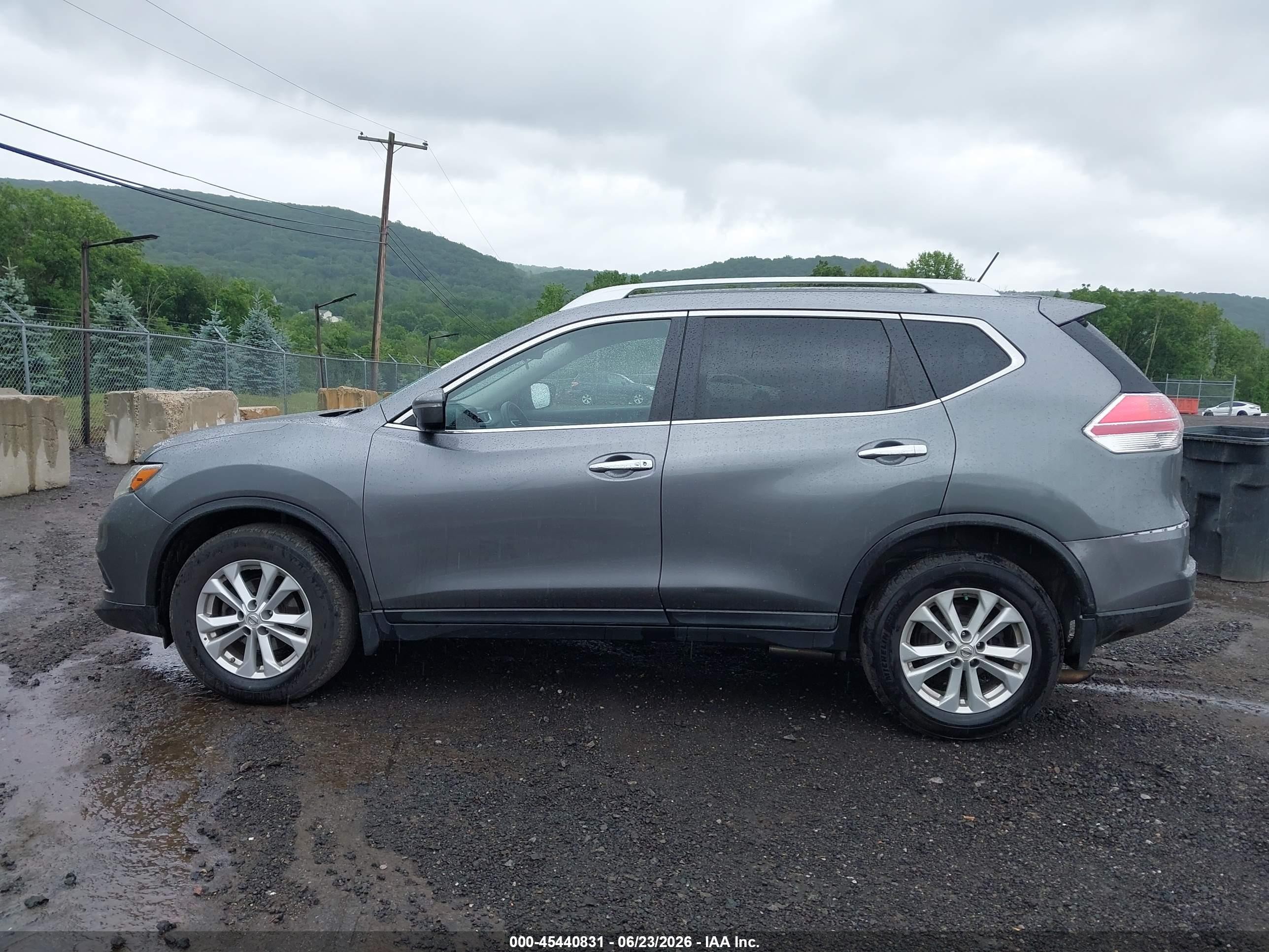 2015 Nissan Rogue Sv Gray vin: KNMAT2MV9FP581673