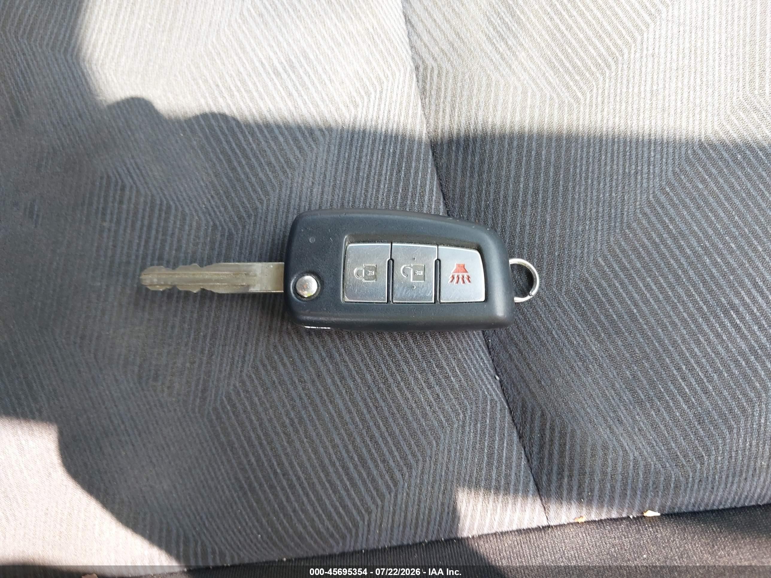 2015 Nissan Rogue S Silver vin: KNMAT2MV9FP583939