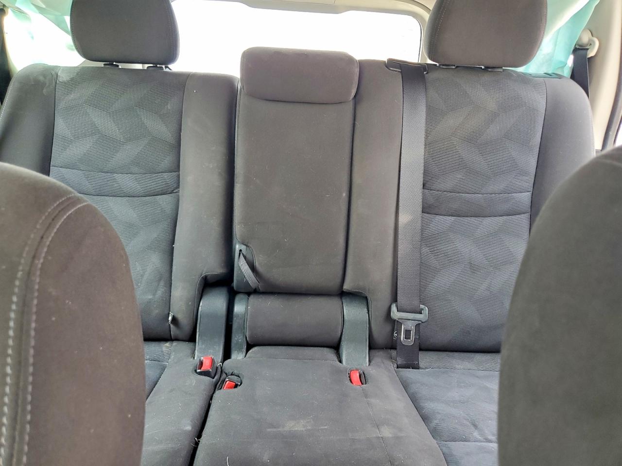 2015 Nissan Rogue S Silver vin: KNMAT2MV9FP591460