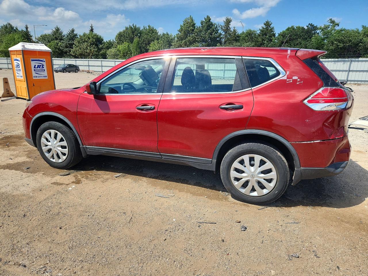 2016 Nissan Rogue S Красный vin: KNMAT2MV9GP638360