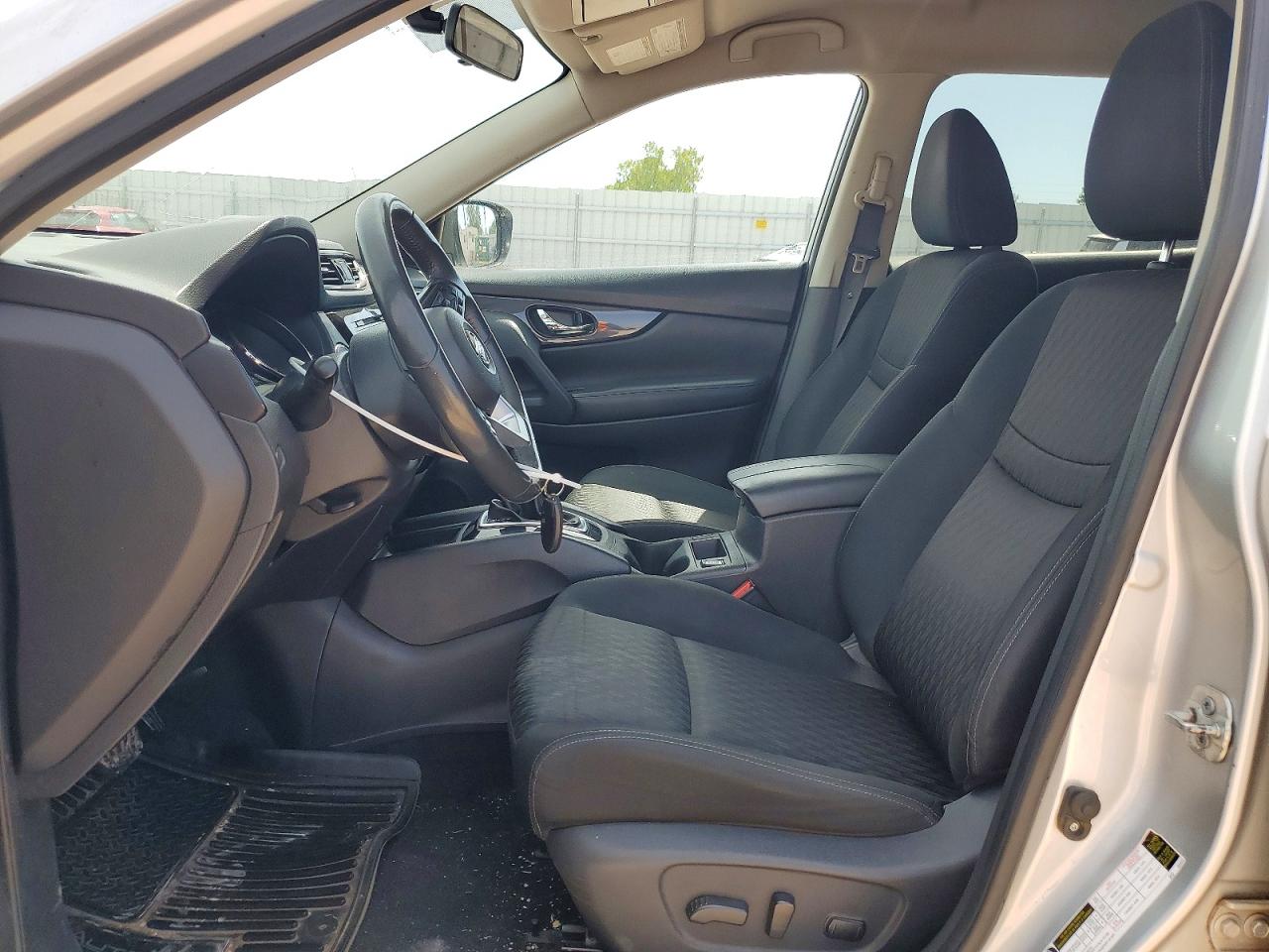 2017 Nissan Rogue Sv Silver vin: KNMAT2MV9HP540799