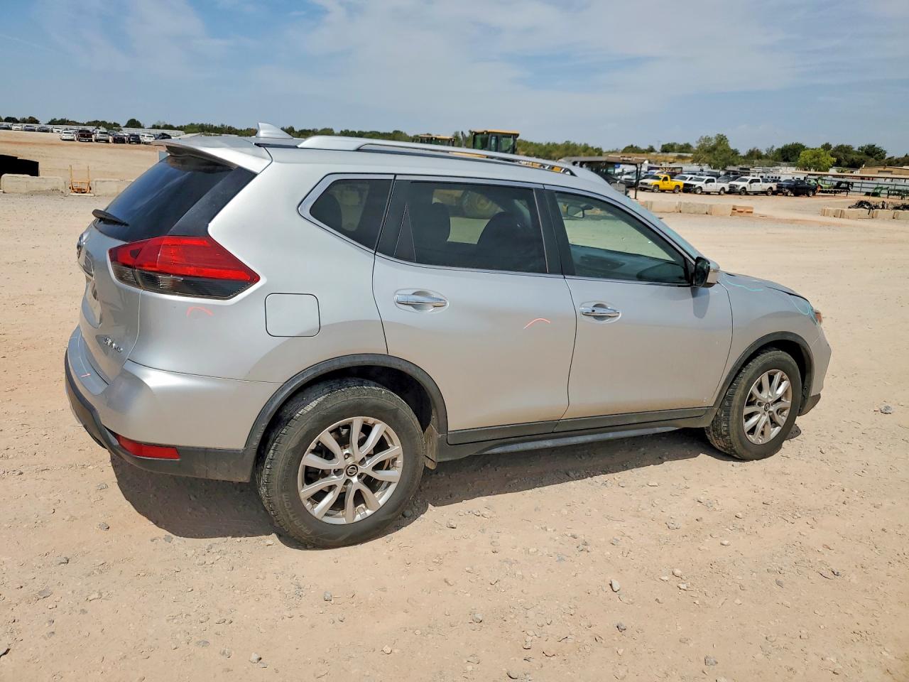 2017 Nissan Rogue Sv Silver vin: KNMAT2MV9HP540799