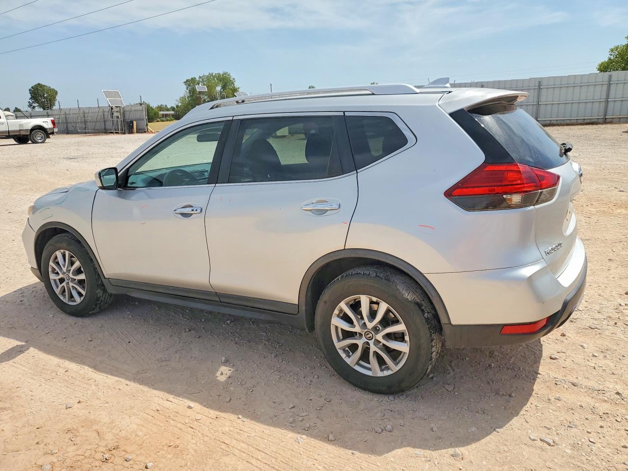 2017 Nissan Rogue Sv Silver vin: KNMAT2MV9HP540799
