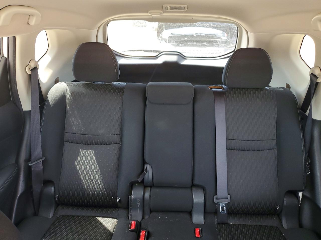 2017 Nissan Rogue Sv Silver vin: KNMAT2MV9HP540799