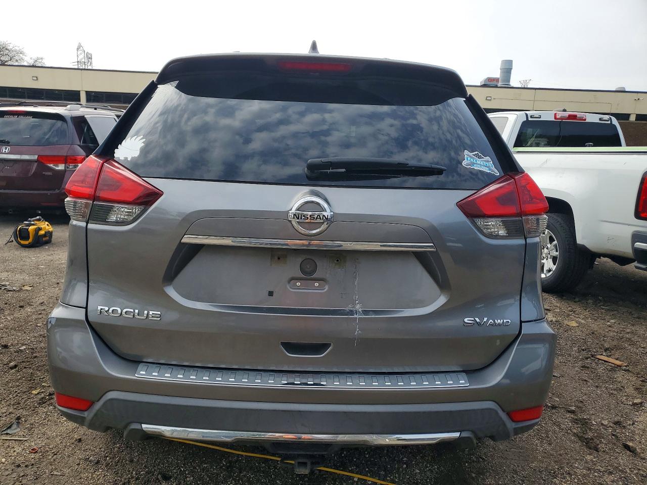 2018 Nissan Rogue Sv Серый vin: KNMAT2MV9JP556278