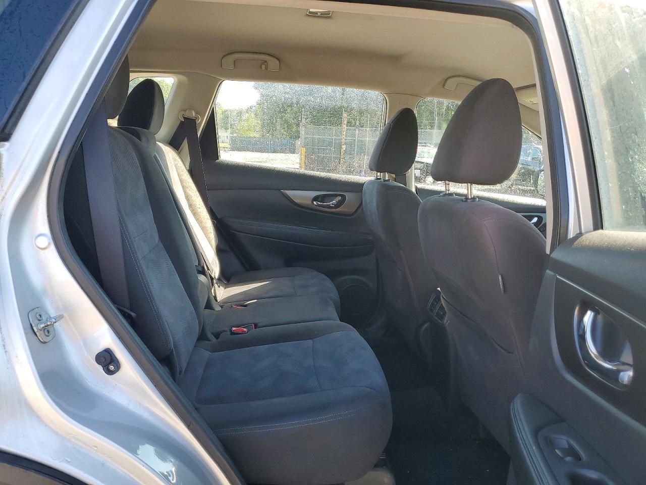 2015 Nissan Rogue S Silver vin: KNMAT2MVXFP514046