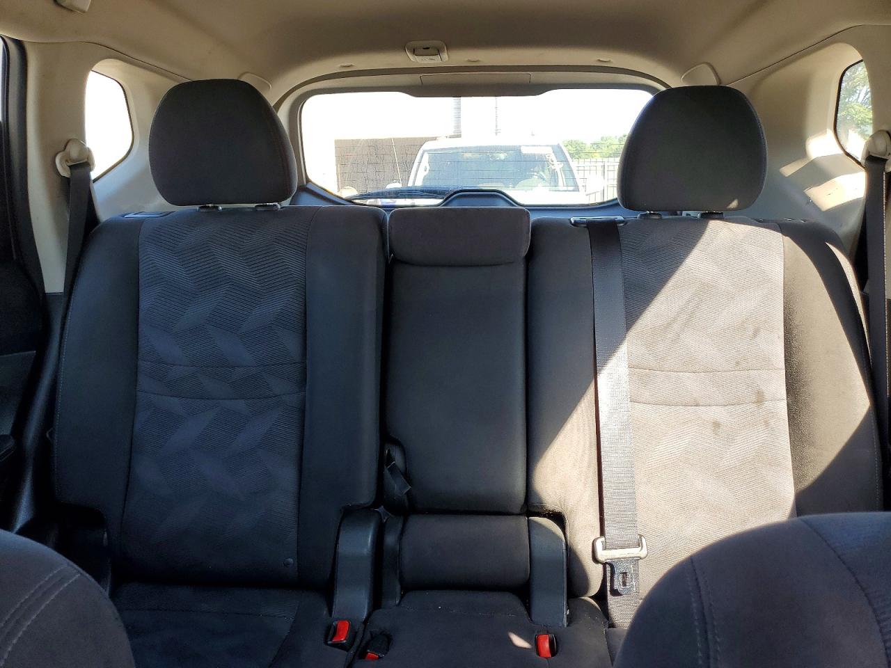 2015 Nissan Rogue S Silver vin: KNMAT2MVXFP514046