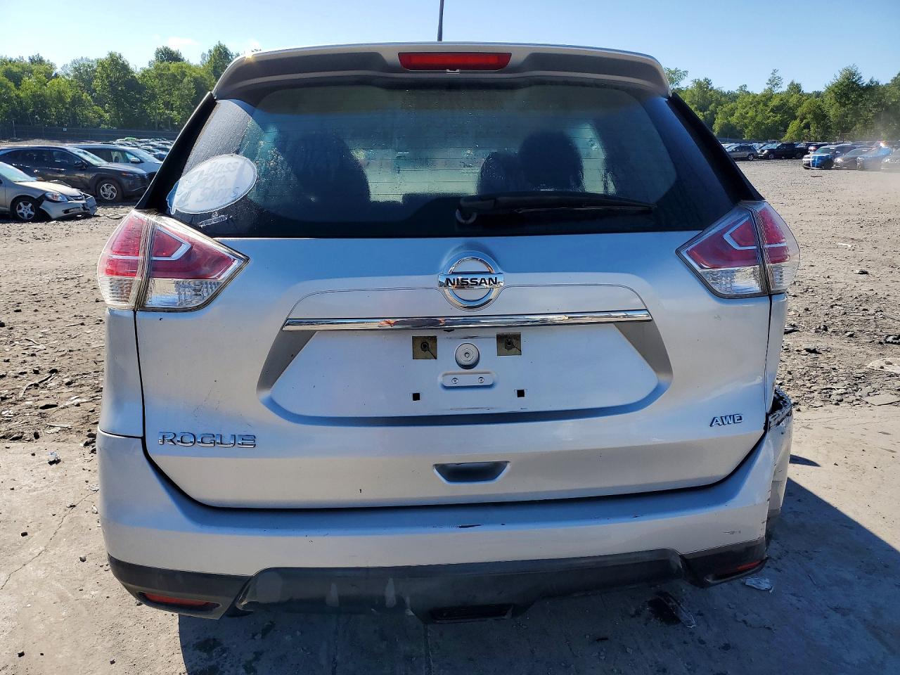 2015 Nissan Rogue S Silver vin: KNMAT2MVXFP514046