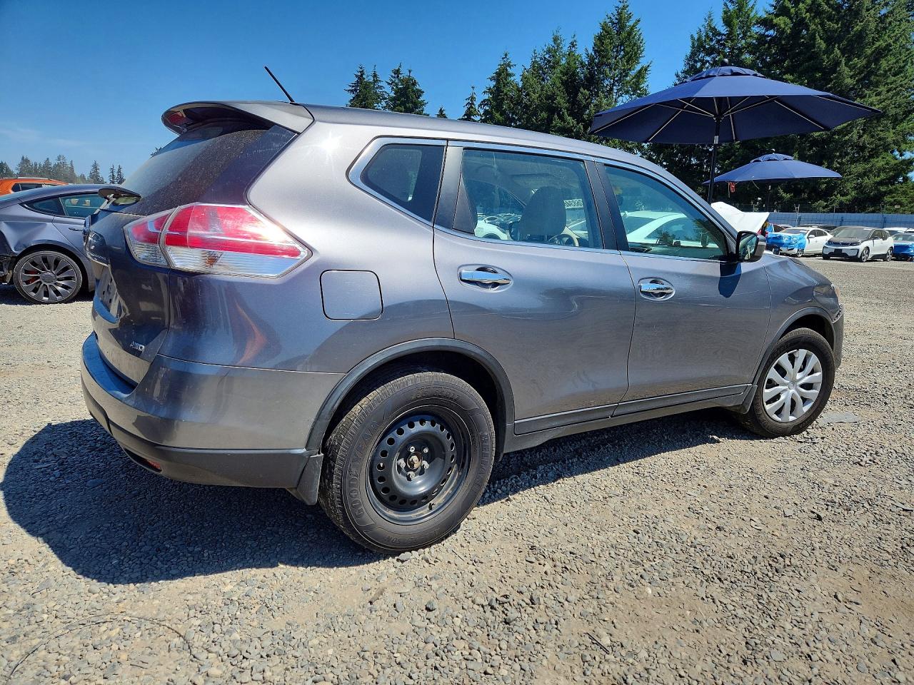 2015 Nissan Rogue S Silver vin: KNMAT2MVXFP514905