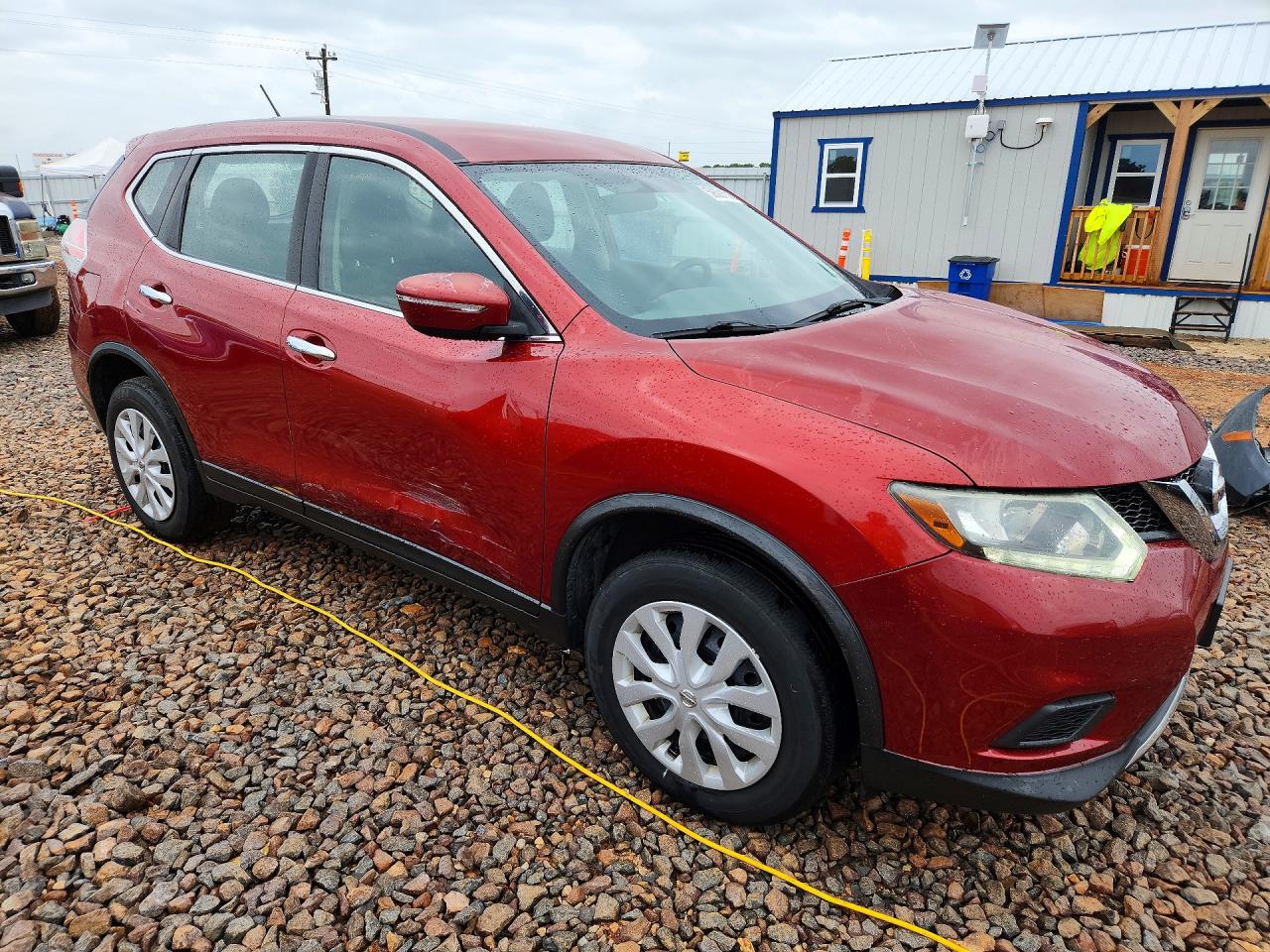 2015 Nissan Rogue S Red vin: KNMAT2MVXFP523992