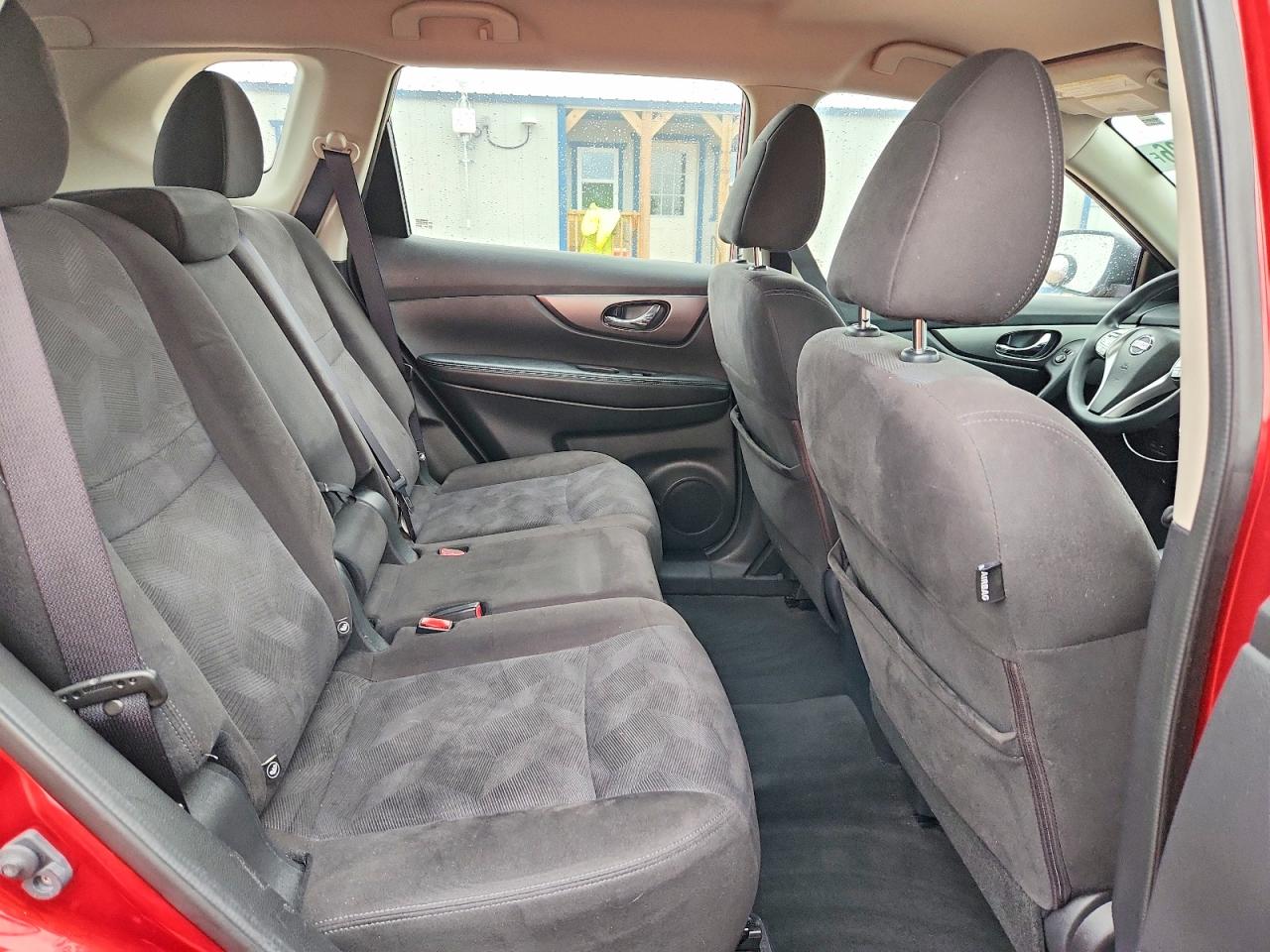 2015 Nissan Rogue S Red vin: KNMAT2MVXFP523992