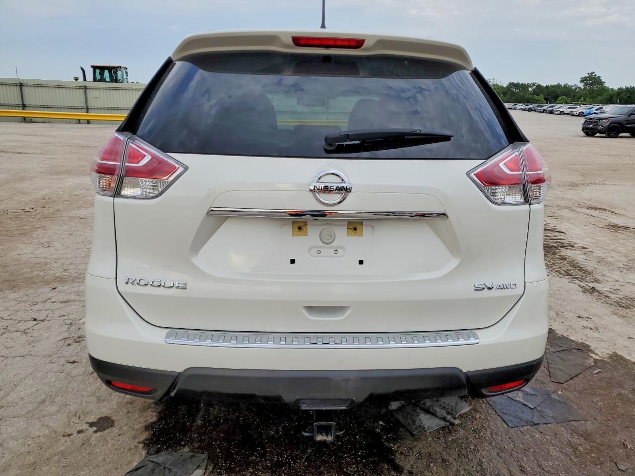 2015 Nissan Rogue S Белый vin: KNMAT2MVXFP534670