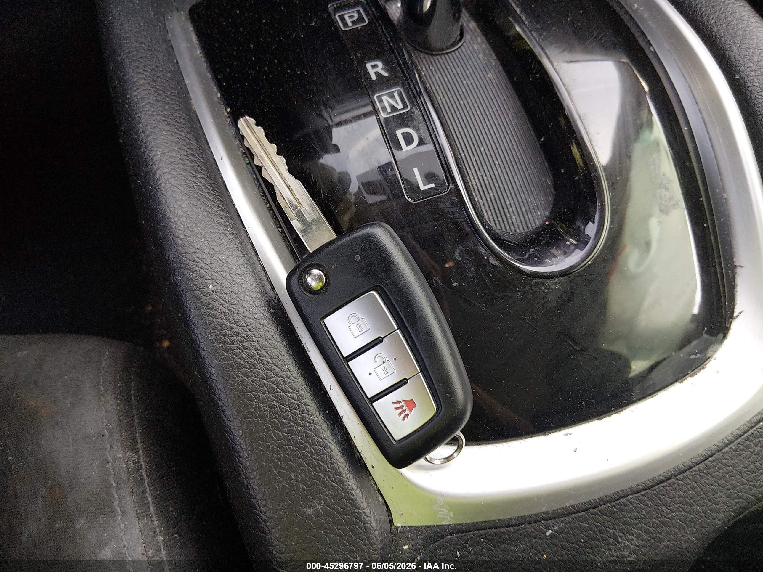 2015 Nissan Rogue S Черный vin: KNMAT2MVXFP538136