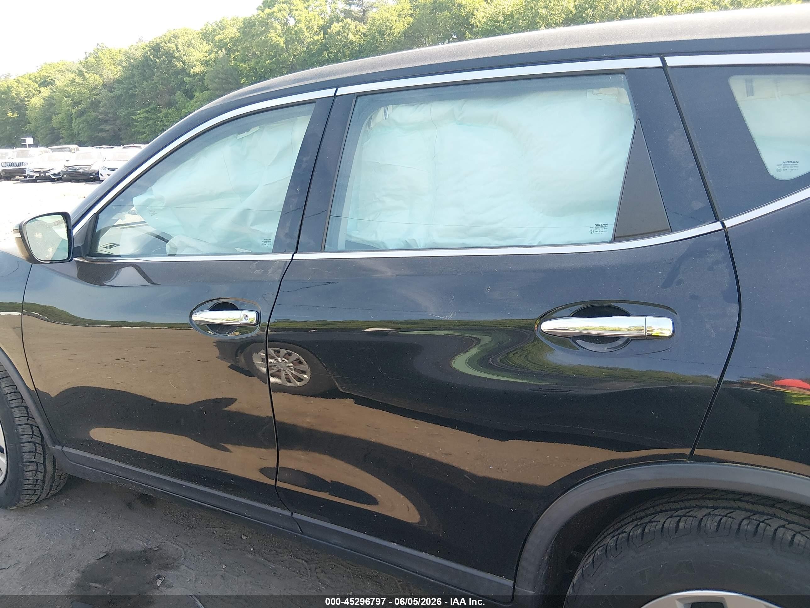 2015 Nissan Rogue S Черный vin: KNMAT2MVXFP538136