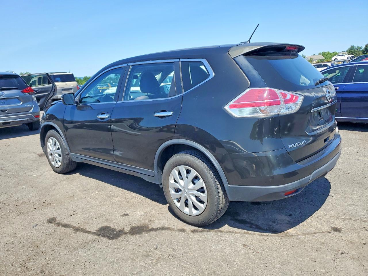2015 Nissan Rogue S Green vin: KNMAT2MVXFP543580