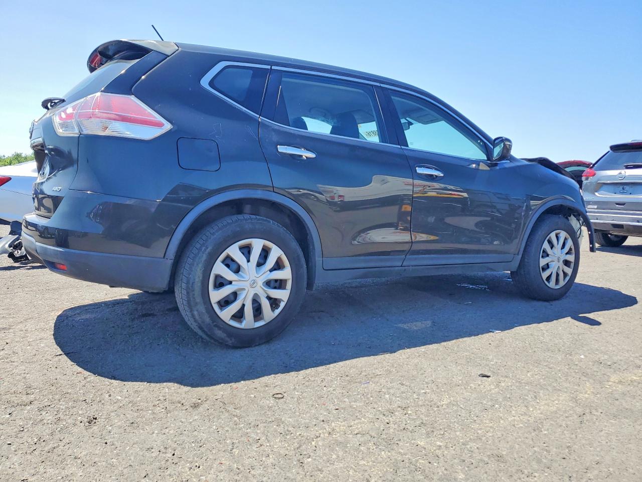 2015 Nissan Rogue S Green vin: KNMAT2MVXFP543580