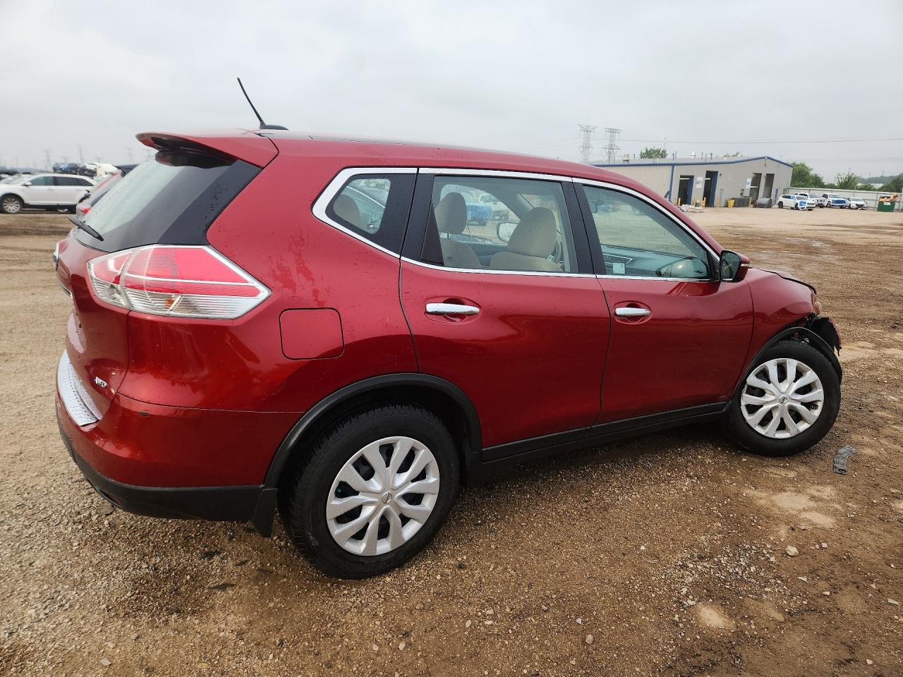 2015 Nissan Rogue S Red vin: KNMAT2MVXFP549363