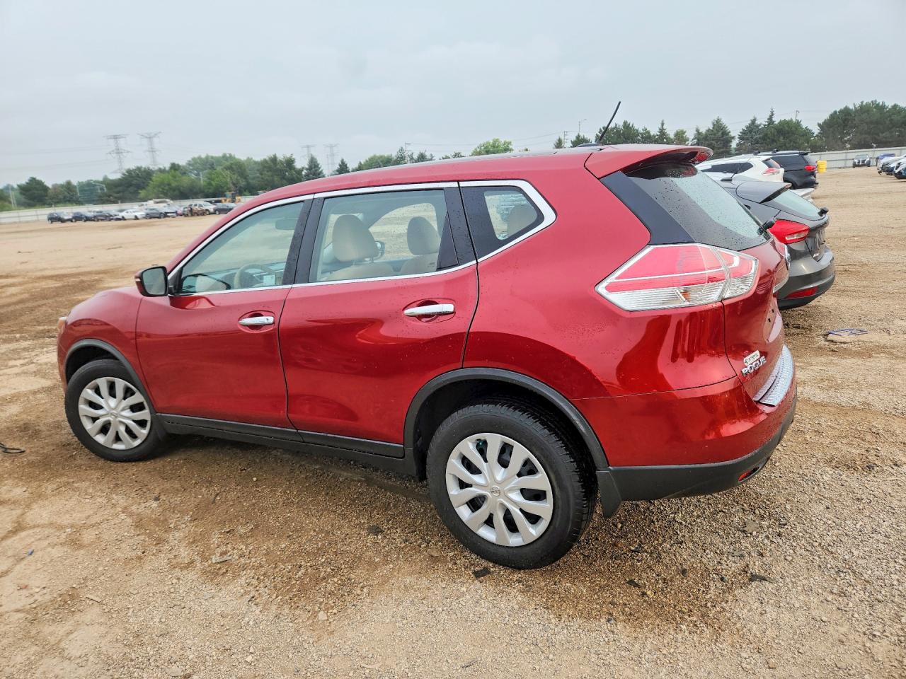 2015 Nissan Rogue S Red vin: KNMAT2MVXFP549363