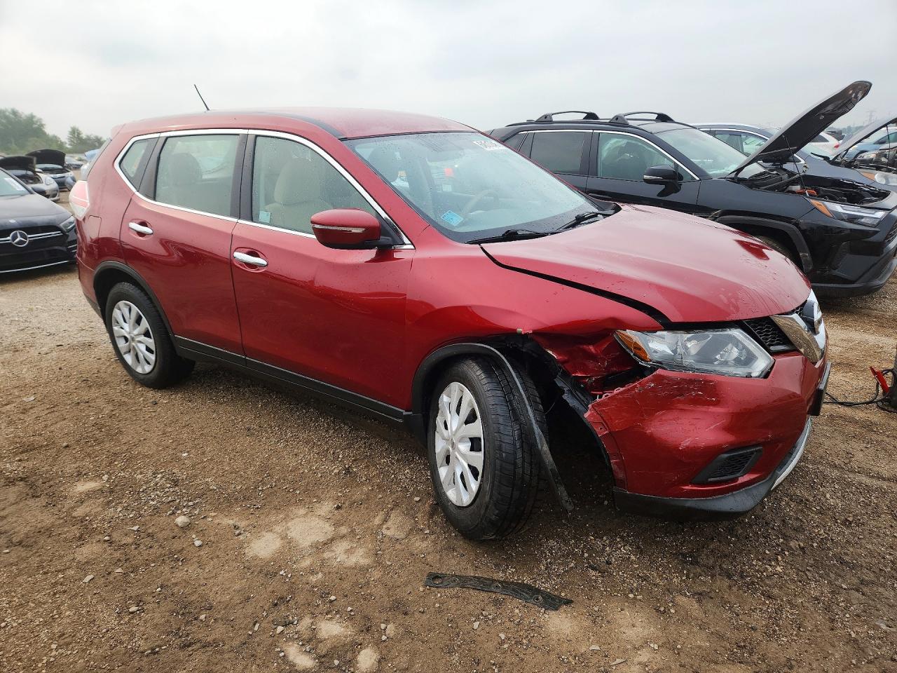 2015 Nissan Rogue S Red vin: KNMAT2MVXFP549363