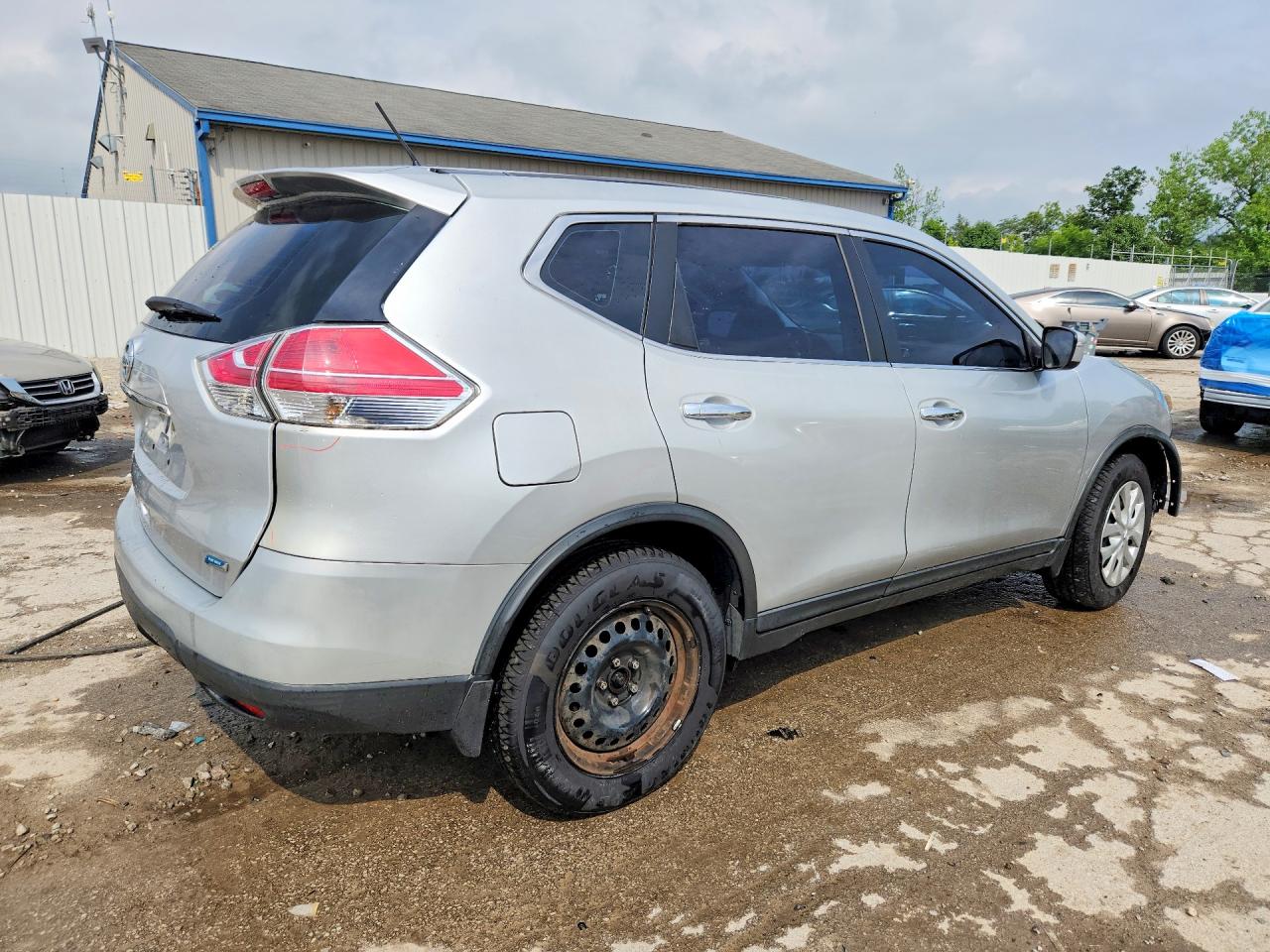 2015 Nissan Rogue S Silver vin: KNMAT2MVXFP586638