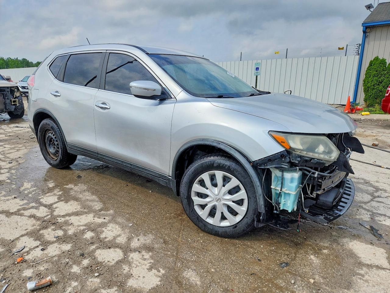 2015 Nissan Rogue S Silver vin: KNMAT2MVXFP586638