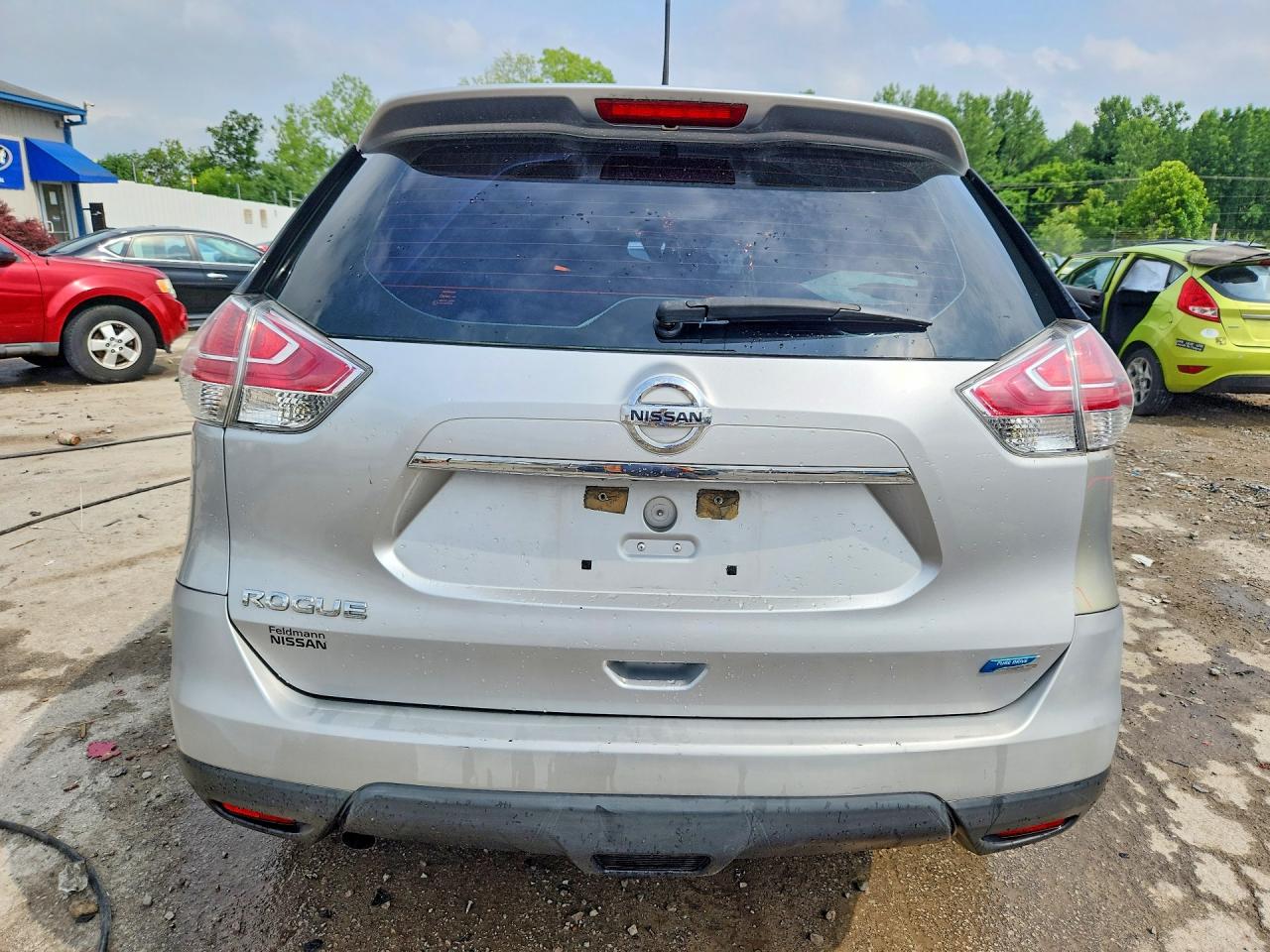 2015 Nissan Rogue S Silver vin: KNMAT2MVXFP586638