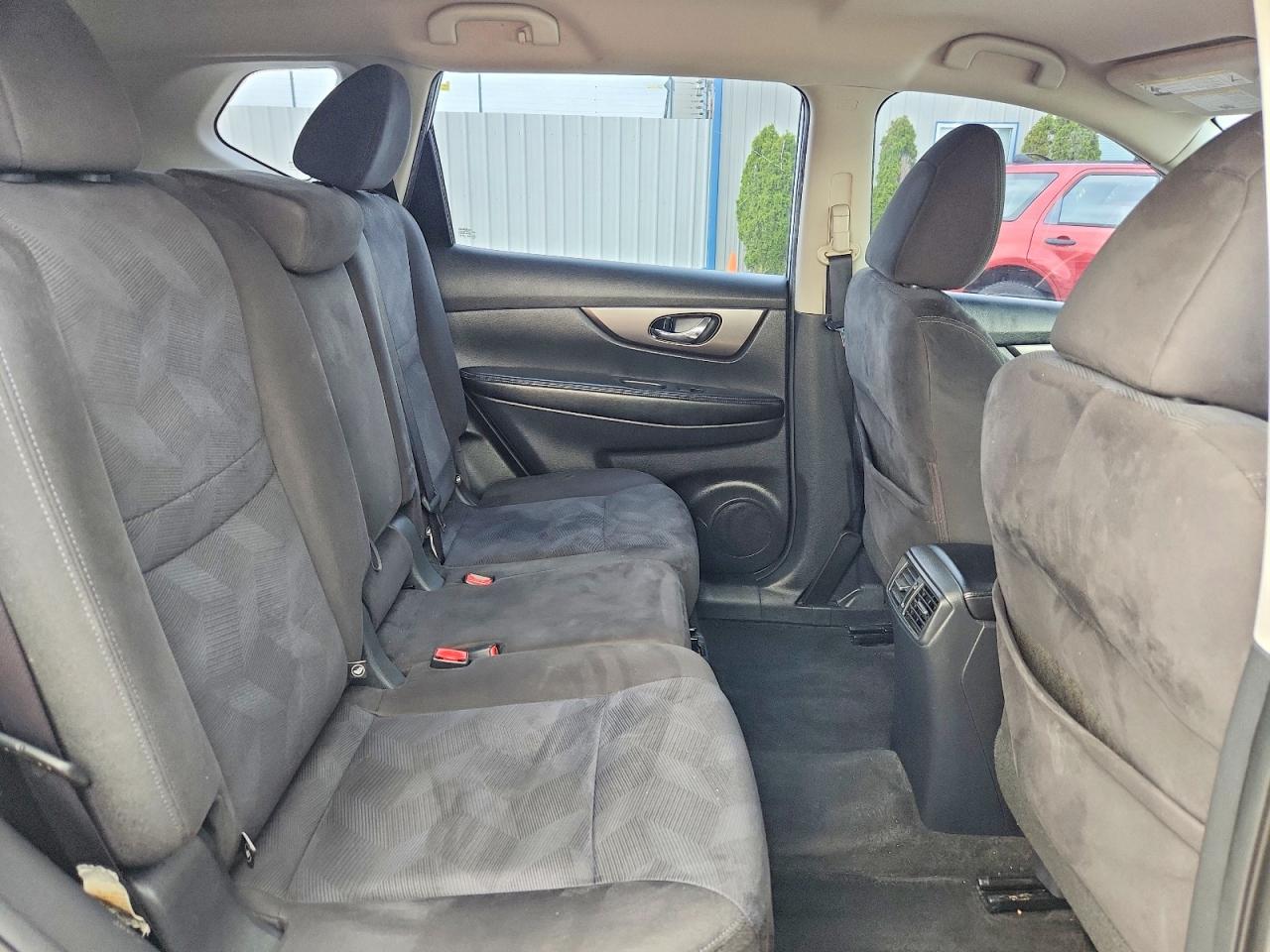 2015 Nissan Rogue S Silver vin: KNMAT2MVXFP586638