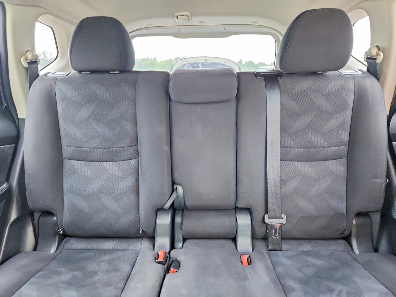 2015 Nissan Rogue S Silver vin: KNMAT2MVXFP586638