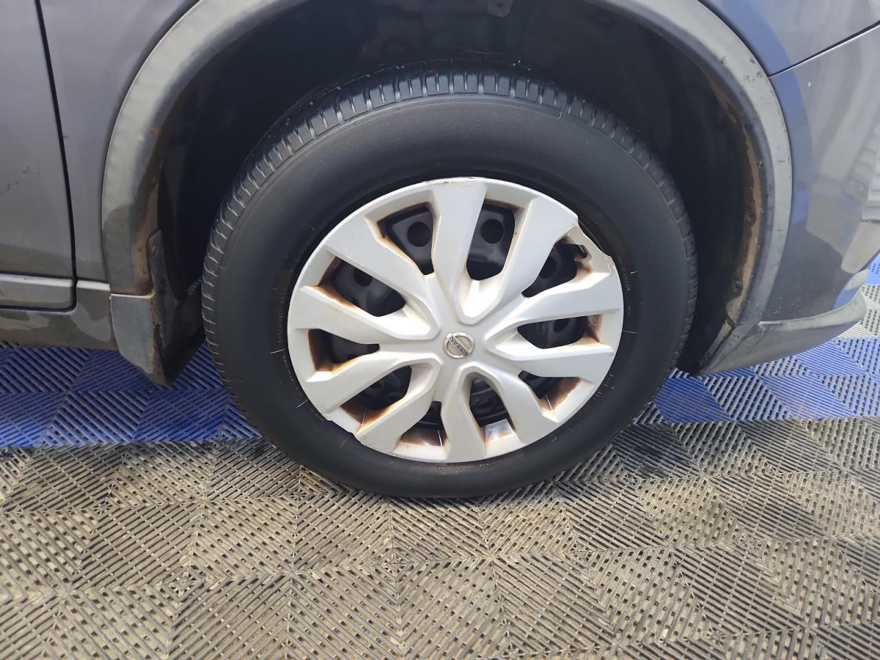 2016 Nissan Rogue S Серый vin: KNMAT2MVXGP712496 Damage: Right Front Wheel Cover, Broken, Replacement Required