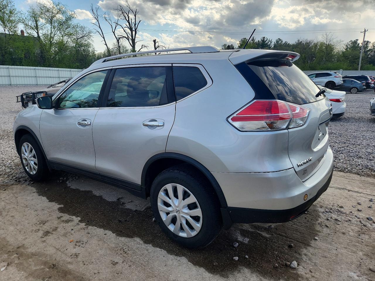 2016 Nissan Rogue S Silver vin: KNMAT2MVXGP728181