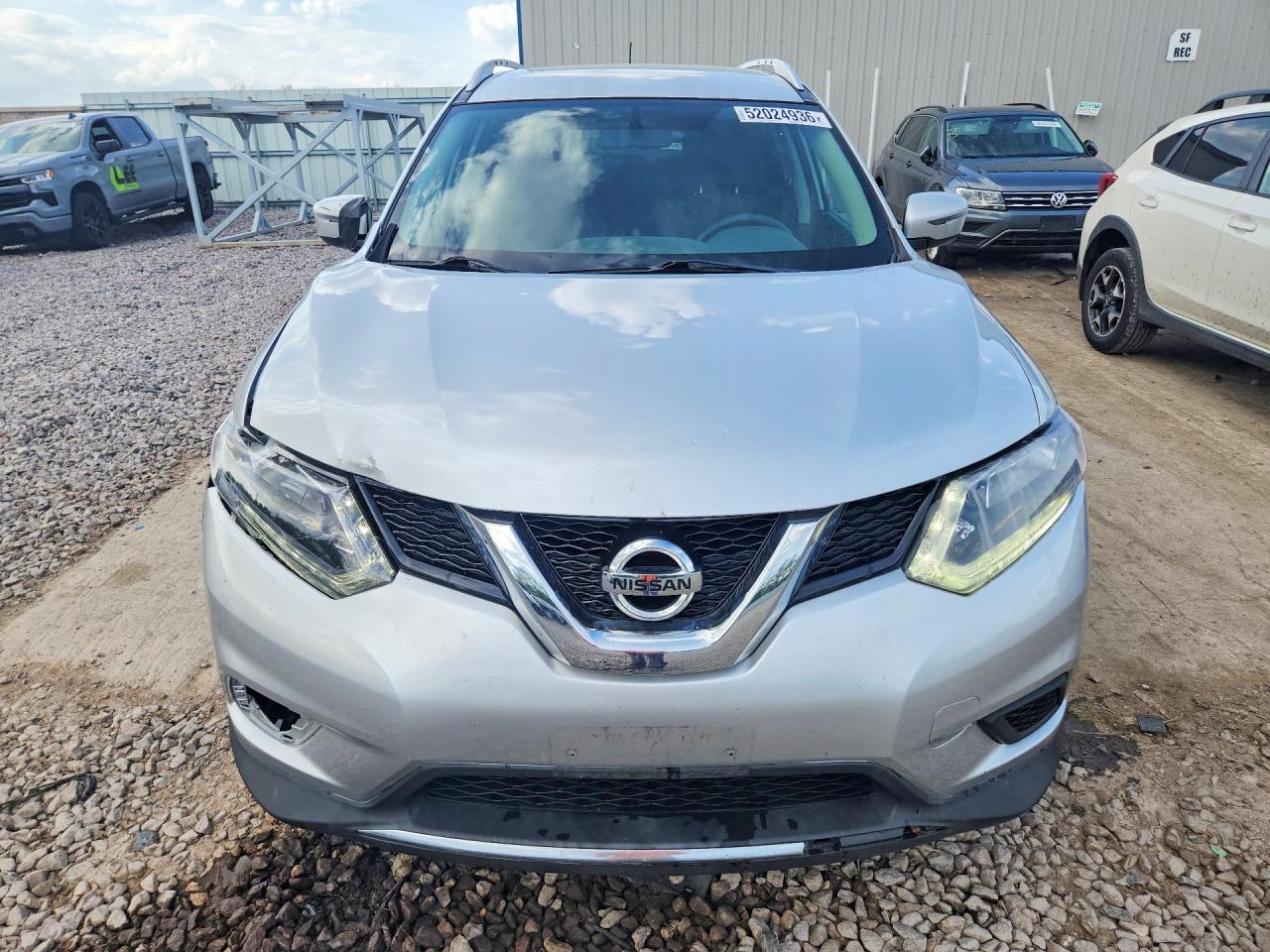 2016 Nissan Rogue S Silver vin: KNMAT2MVXGP728181