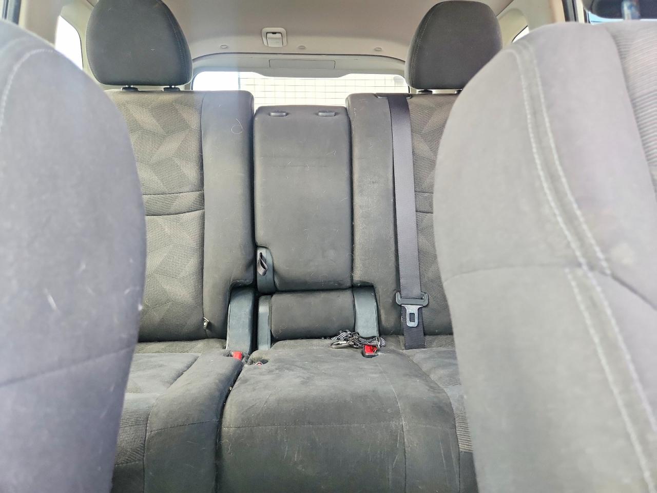 2016 Nissan Rogue S Silver vin: KNMAT2MVXGP728181