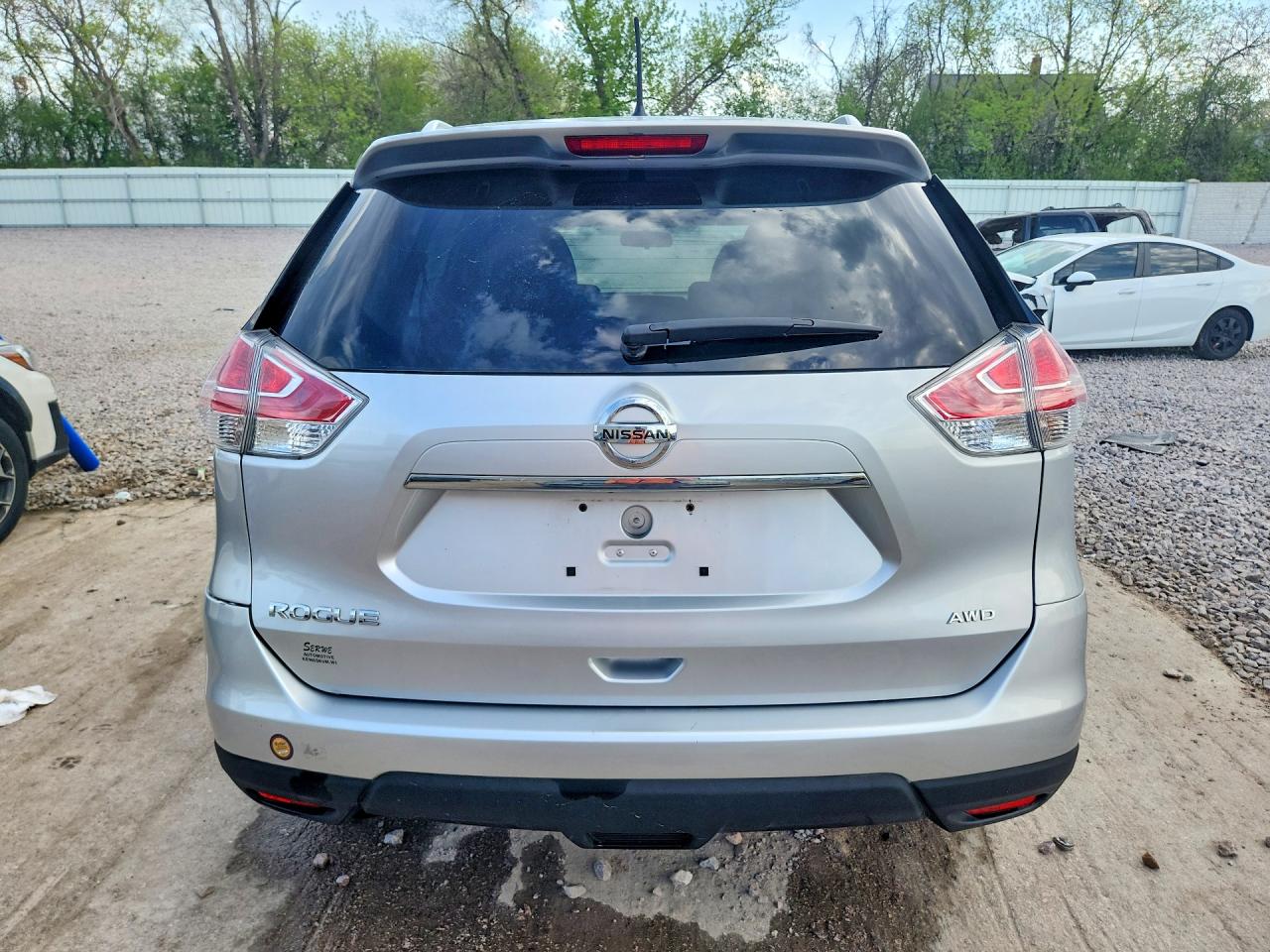 2016 Nissan Rogue S Silver vin: KNMAT2MVXGP728181